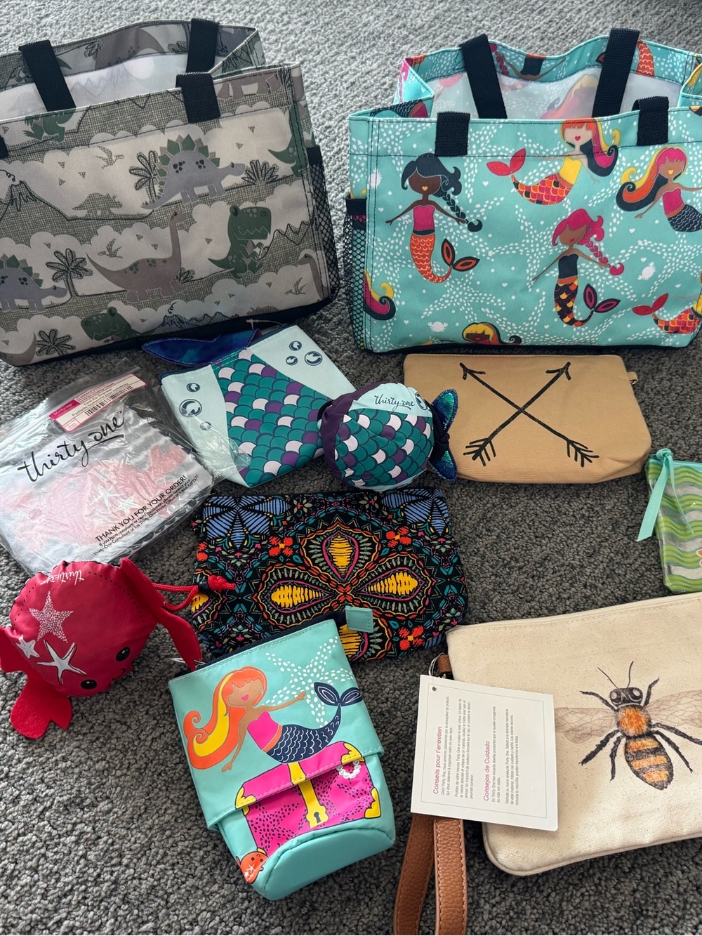thirty-one pouches, totes, bags (display only)